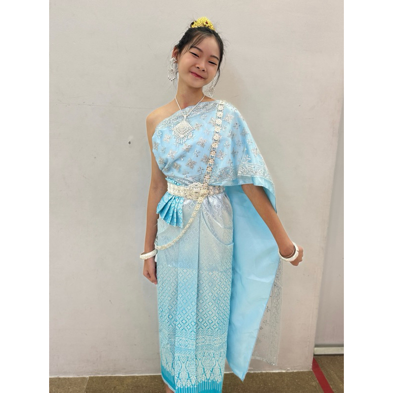 ชุดไทยเด็กสีฟ้าพาสเทล สไบเลื่อมเงินเกาะอก 2 ชั้น กระโปรงไหมทอสไลด์สี สวยงาม🌹✨