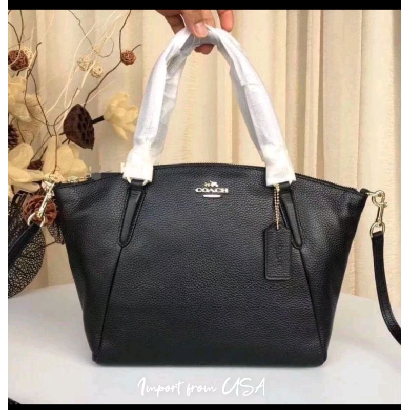 🔥พร้อมส่ง🔥 กระเป๋าสะพาย/ถือ ทรงพัด หนังแท้ทั้งใบ coach.