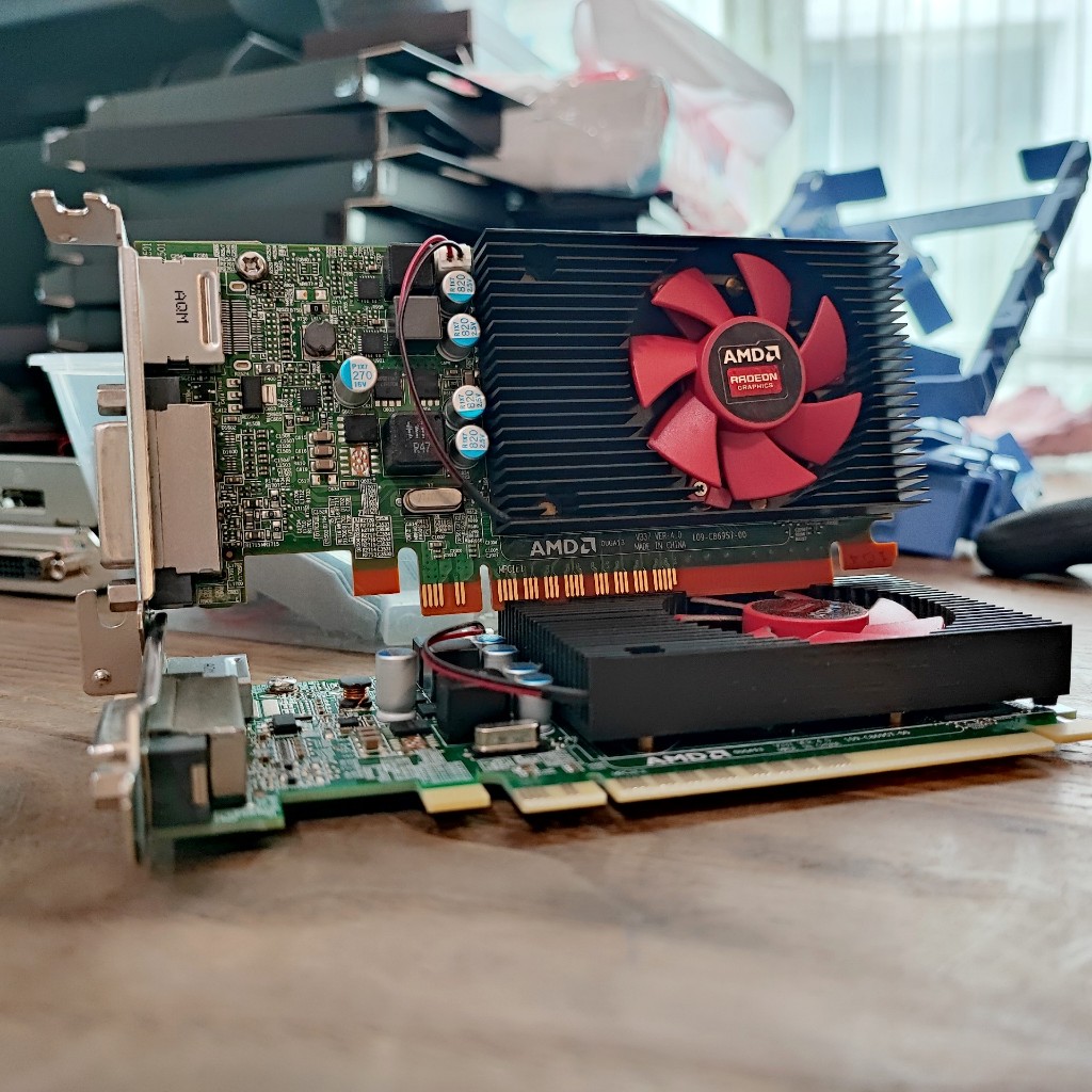 การ์ดจอ AMD Radeon R5 340 2GB GDDR5( DVI + DP ) การ์ดจอ ขาสั้น Low Profile เหมาะสำหรับ เคสเล็ก