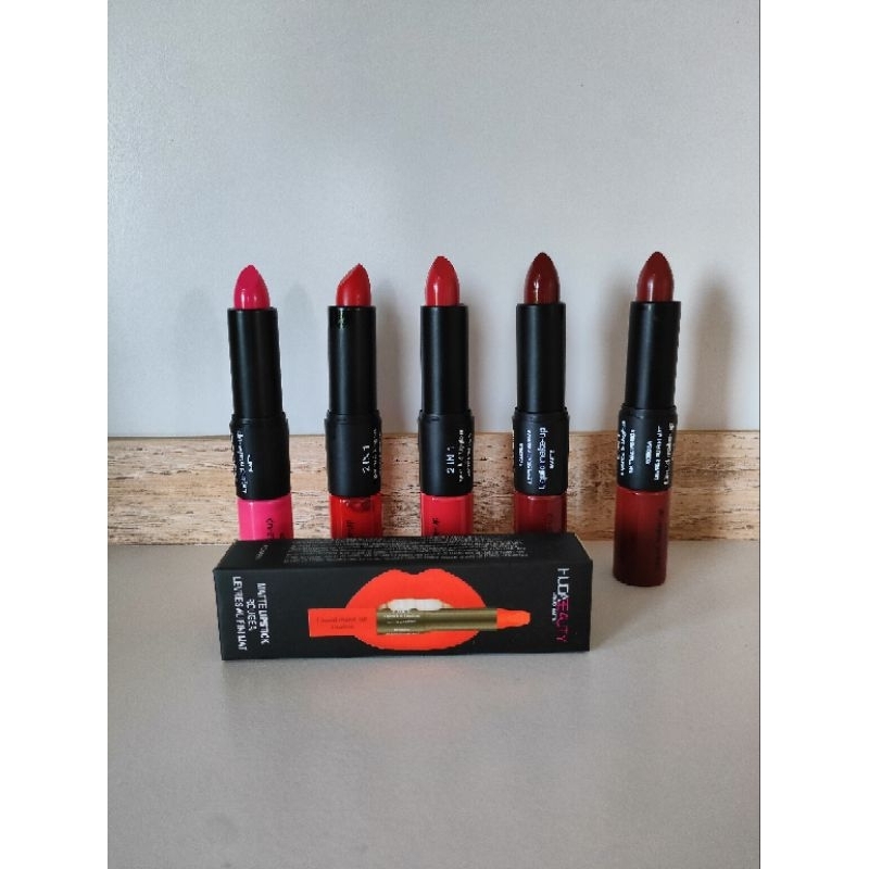 ลิปสติก huda 2 in 1 ลิปหมุนกับจุ่มในแท่งเดียวสีสวยเนื้อแมทติดทนนานกันน้ำ