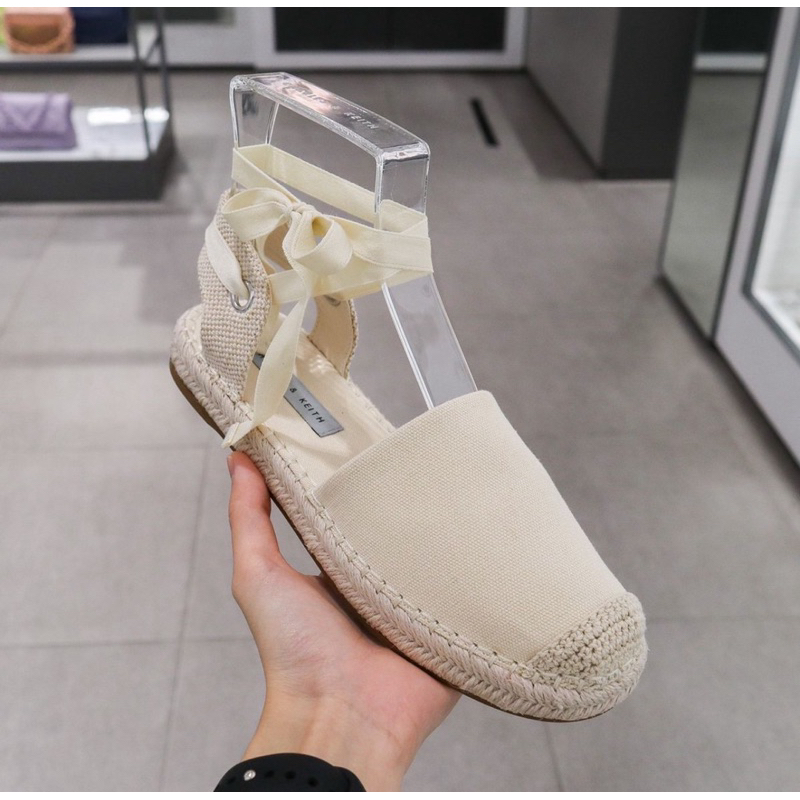 CHARLES & KEITH🩰🩰🩰🩰🩰