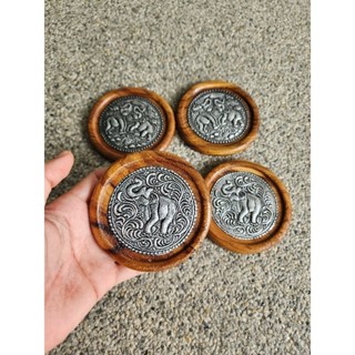 รองแก้ว รองแก้วไม้ ติดแผ่นอะลูมิเนียมลายช้าง เส้นผ่านศูนย์กล…