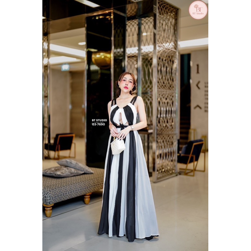 03-7690 เดรสผ้าลายริ้วขาวดำ