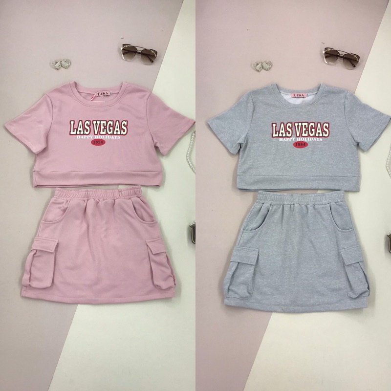 [LISA] A0442 ชุดเซตเสื้อครอปคอกลมแขนสั้นพิมพ์ลายกระโปรงทรงเอแต่งกระเป๋าข้าง ใส่ไปคาเฟ่ เที่ยว