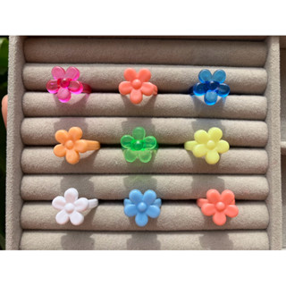 แหวนเด็กดอกไม้หลากสีกุ๊กกิ๊กราคาต่อ 1 ชิ้น