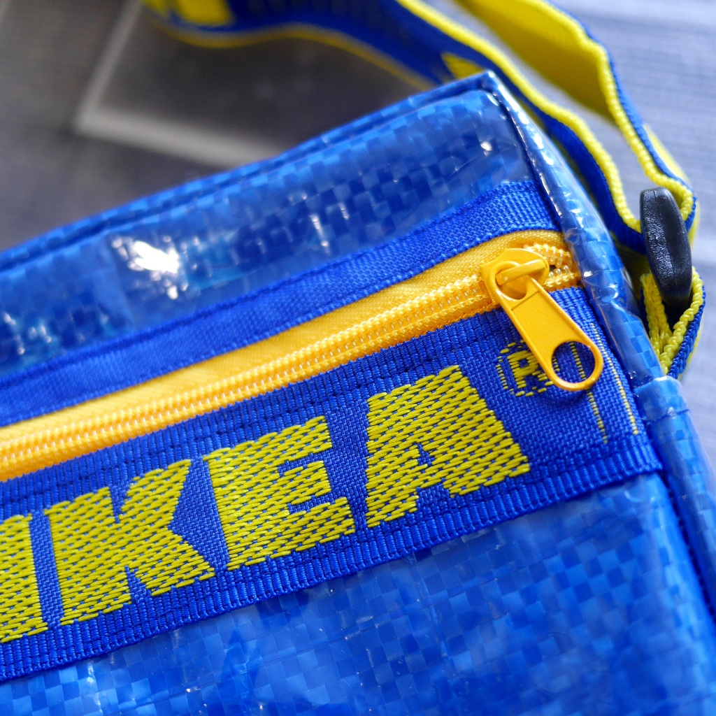 IKEA - Remake bag ใบเล็ก ทรงตั้ง สะพายข้างทรงสี่เหลี่ยม ผ้าใบเคลือบพลาสติกใสกันน้ำ