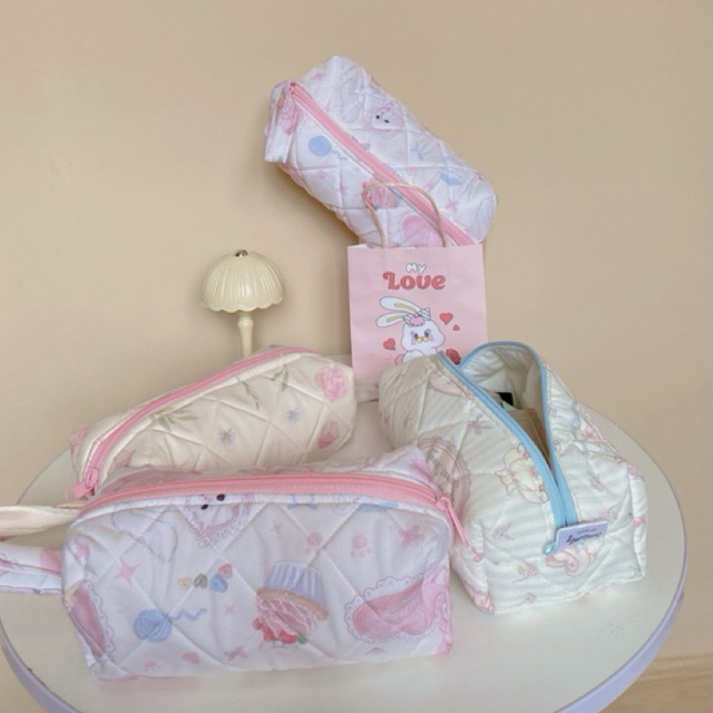 พร้อมส่ง กระเป๋าใส่เครื่องสำอาง เครื่องเขียน รุ่นขนมปังฟองน้ำ