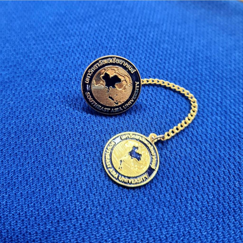 ตุ้งติ้ง ติดปกเสื้อ นักศึกษาหญิง