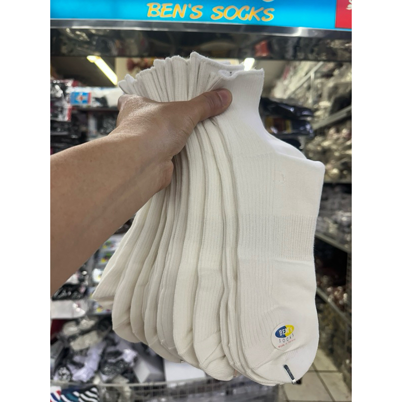 ถุงเท้าข้อกลางเนื้อคอตตอนสีอ็อฟไวท์ฟรีไซส์ขายคู่ละ25บาท
