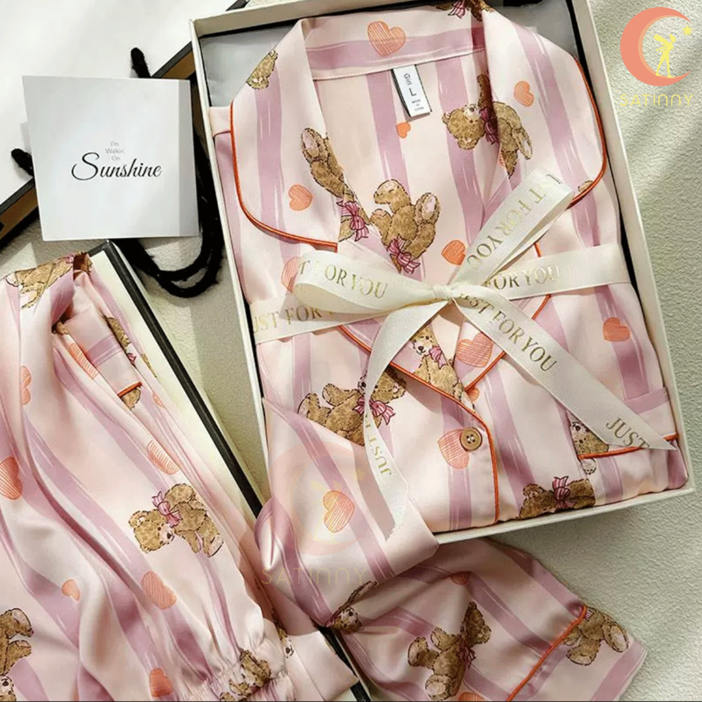 CK20ชุดนอน Satinny ชุดนอนลายการ์ตูนน่ารักมินิมอล ผ้าSilk Satin สินค้าเกรดพรีเมี่ยมpackageแบบกล่อง จัดเป็นของขวัญได้