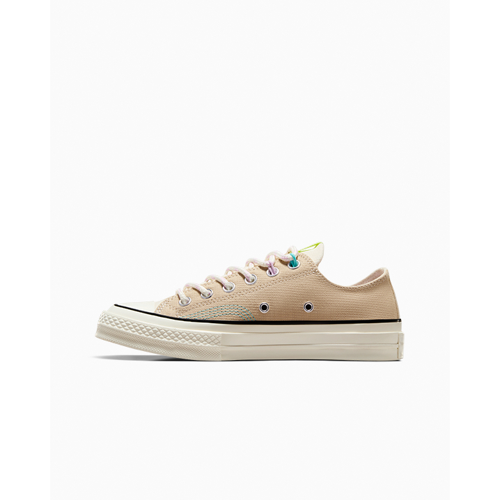 CONVERSE รองเท้าผ้าใบ รุ่น CHUCK 70 HIDE AND SEEK OX CREAM A07598CF_U4CMXX