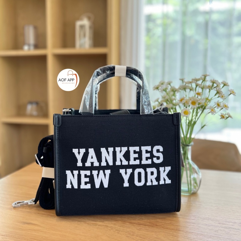 ของแท้ 💯 ⭐️พร้อมส่ง⭐️ MLB Varsity NY Tote Bag สีดำ กระเป๋าสะพายข้าง/กระเป๋าถือ