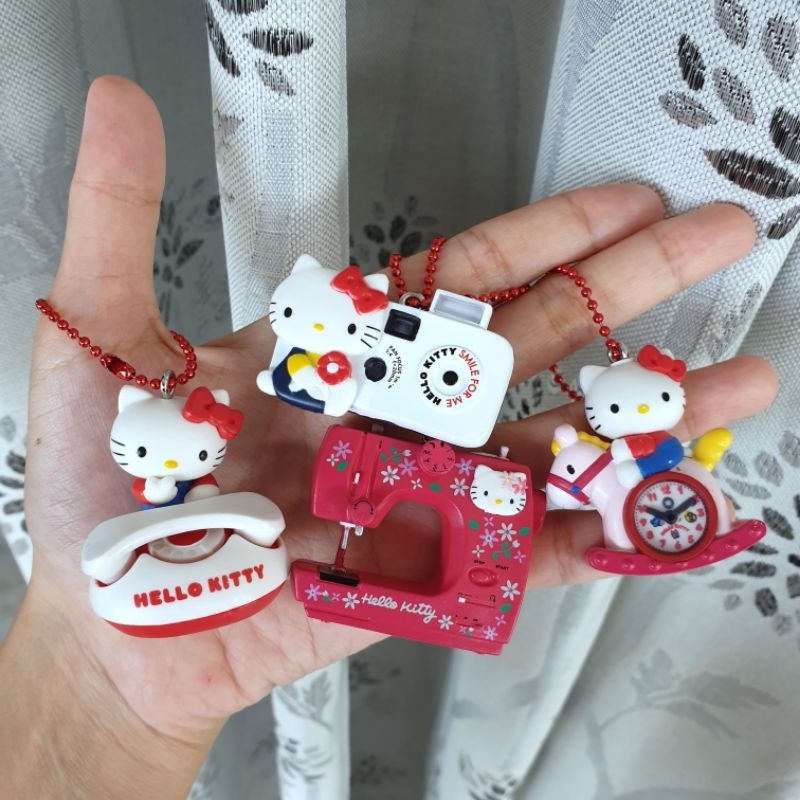พวงกุญแจ hello kitty กาชาปอง