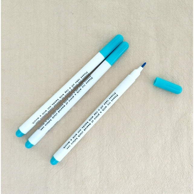 ปากกาเขียนผ้า Adger สีฟ้า ลบด้วยการซักน้ำ (1 แท่ง)