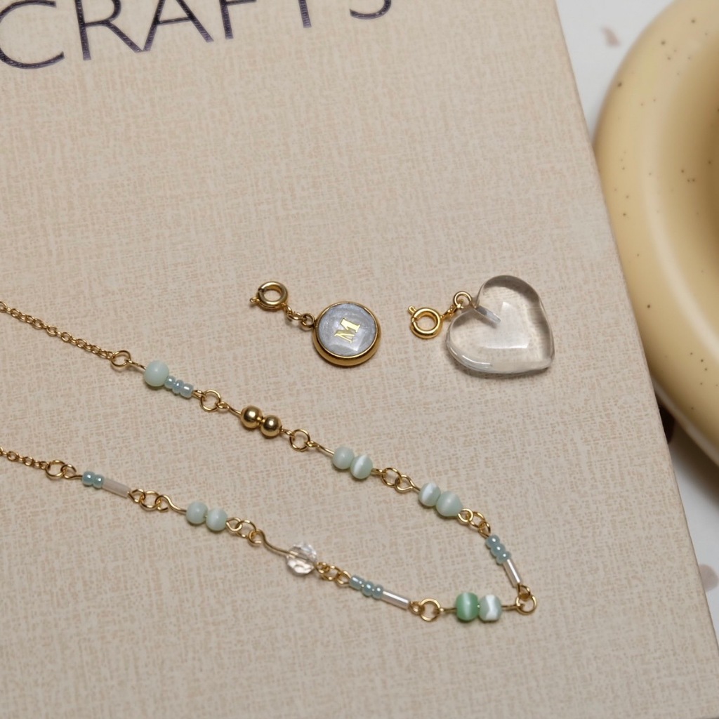 (พร้อมส่ง) TMT Anda Seafoam Necklace สร้อยคอ handmade ลูกปัดเขียวใส่ได้ 3 แบบ พร้อมจี้อักษร จี้หัวใจ