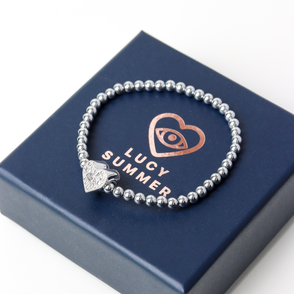 LUCYSUMMER กำไลข้อมือหิน Silver Hematite ขนาด 4 มม พร้อมจี้หัวใจ Silver 925 ฝังพลอย Rhodolite