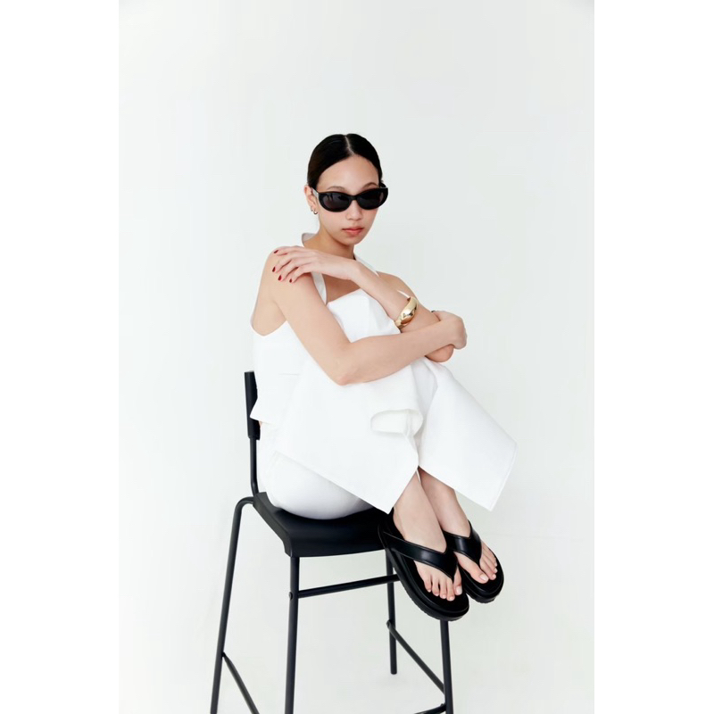 Flynn - Bouncy Sandals รองเท้าแตะ เสริมส้น เทคโนโลยีใหม่ล่าสุด พื้น นุ่ม เด้ง ไม่ยวบ หน้าเท้ากว้างเผื่อ 1 ไซส์