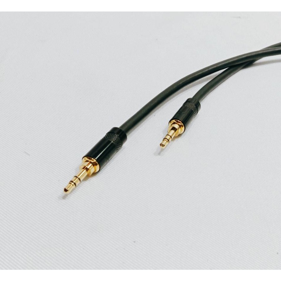 ....สาย mini to mini  AUX  3.5 to  3.5 Canare L-2E5AT (MADE IN JAPAN)มีหัวให้เลือก 2 ยี่ห้อครับ...
