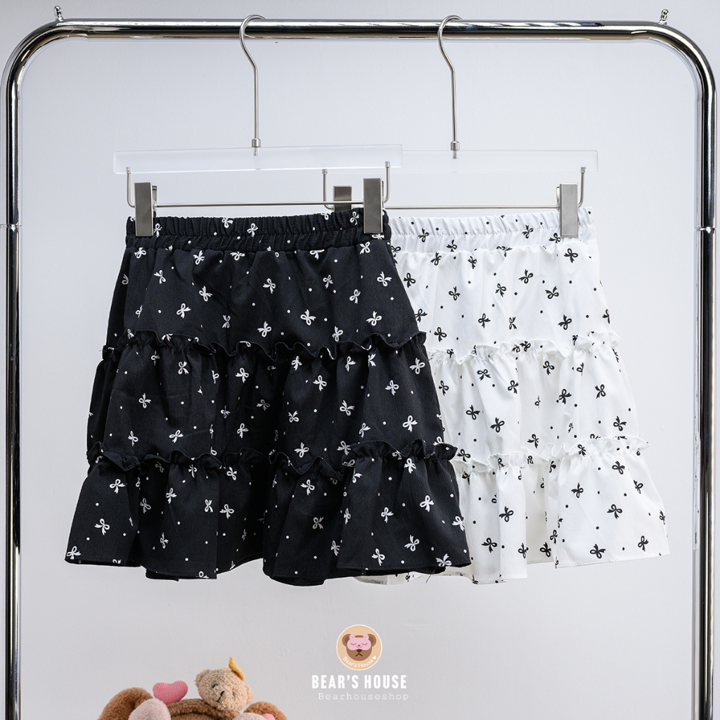 Evie Skirt กระโปรงเเต่งระบาย ลายโบว์ ดีเทลแต่งระบายชั้น ผ้าครัช เนื้อผ้าลื่นๆ พริ้วๆ ใส่สบาย