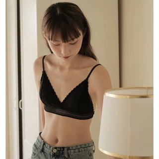 เสื้อชั้นในผู้หญิง บราลูกไม้ ตะขอหลัง ไร้โครง ใส่แล้วเซ็กซี่ ฟองน้ำถอดออกได้ พร้อมส่งในไทย A156