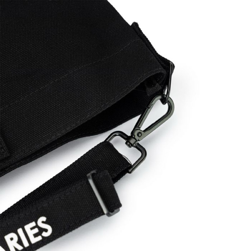 กระเป๋าสะพายไหล่ อาริ สีดำ ARI SHOULDER BAG - BLACK ของแท้