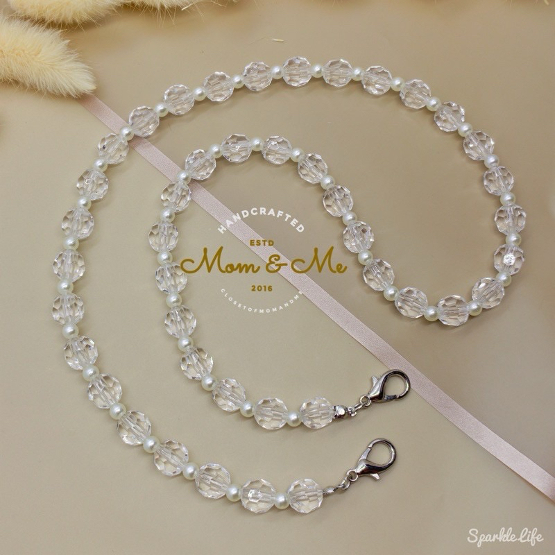 NEW IN สวยม๊ากค่ะ สายคล้องแว่นตา หินมงคล แบบสวย ตะขอใหญ่ ของขวัญพิเศษ  สายคล้องหน้ากากอนามัย มุก ลูกปัด Momandme สีดำ