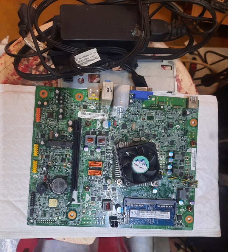 ชุดบอร์ด CPU  PENTIUM+ram dd 3 ใช้ของโน๊ตบุคนะครับไม่มีแด๊ปเตอให้ของ lenovo
