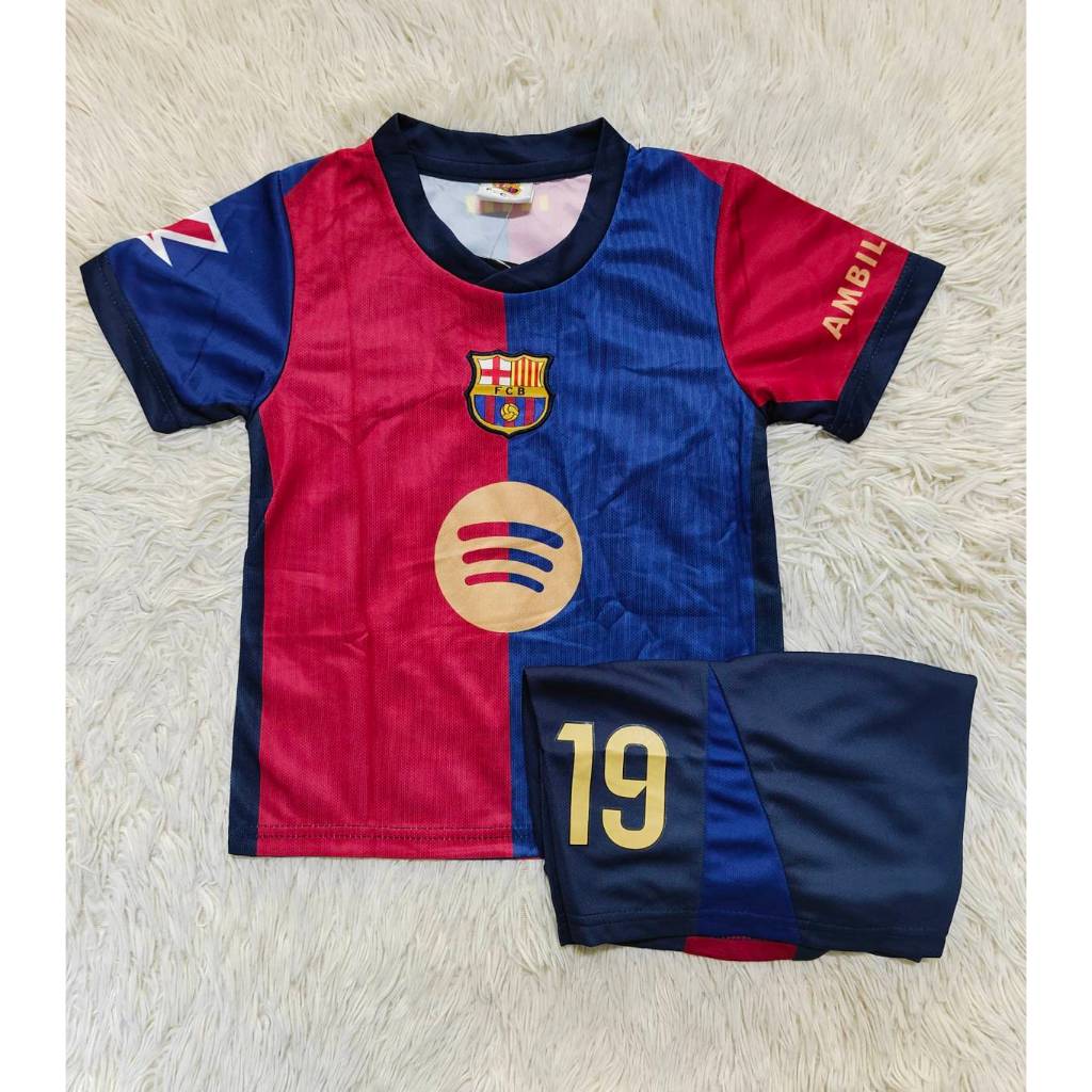 ชุดกีฬาสำหรับเด็กเสื้อพร้อมกางเกงสโมสรทีมชาติBarcelona สกรีนชื่อLAMINE YAMAL เบอร์19 ใหม่ล่าสุด ผ้าบาง ระบายอากาศได้ดี