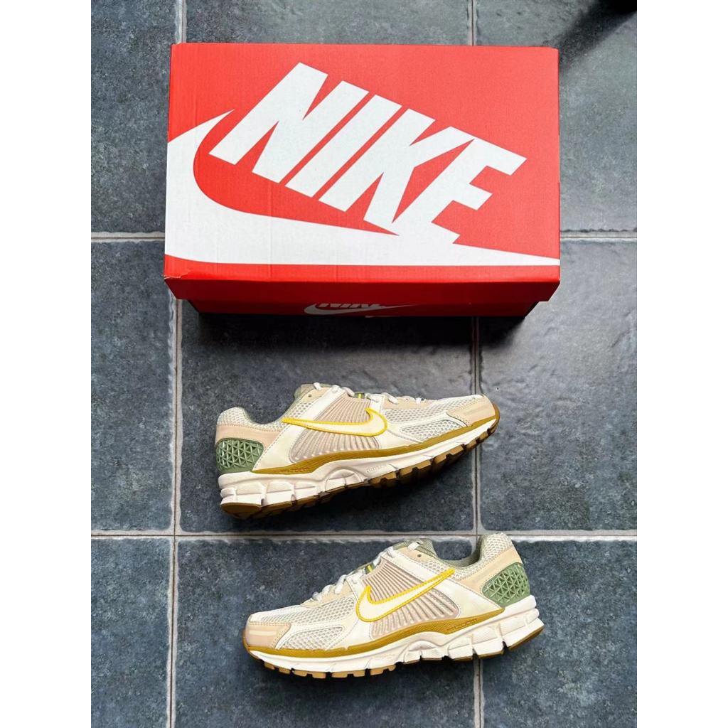 ❤ ของแท้100% รองเท้าผ้าใบ❤ NIKE AIR ZOOM VOMERO 5 FQ6868-111.FQ6868-181.FD0884-025.FD9919-001.FB8825-001 sneakers