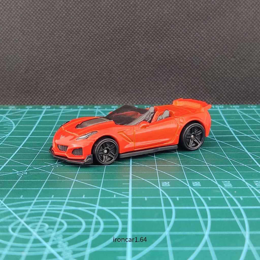 โมเดลรถ hotwheels รุ่น Corvette C7 Z06 Convertible สีส้ม