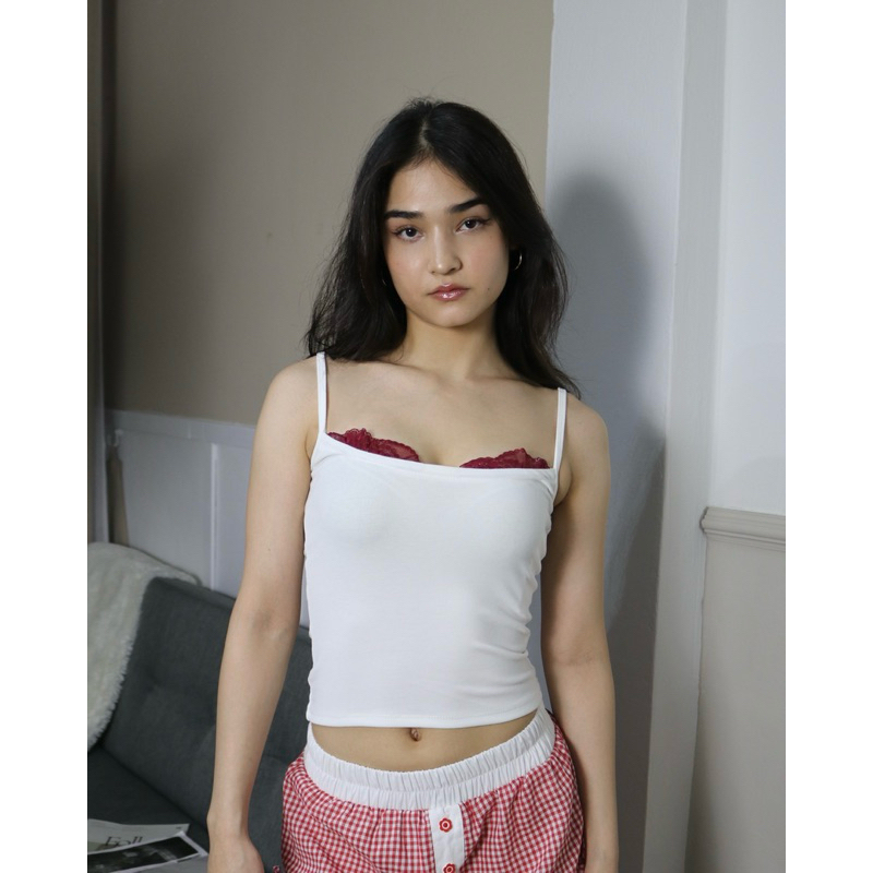 ‘DESIRED’ Top เสื้อสายเดี่ยวตกแต่งลูกไม้
