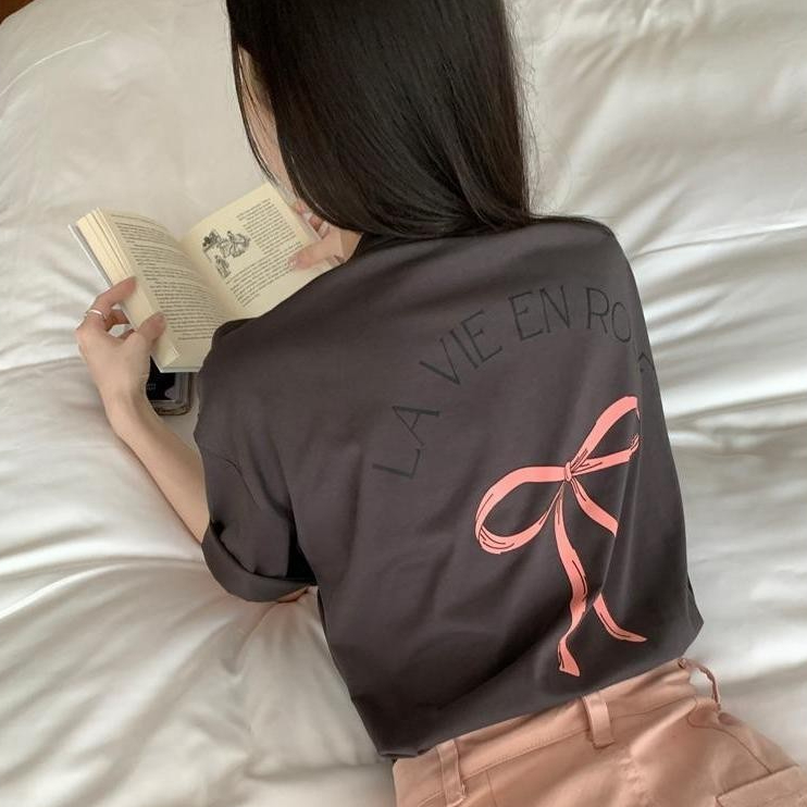 Y-T เสื้อยืดผู้หญิง ไม่มีริ้วรอย ผ้าฝ้าย 100% สวมใส่สบาย ไม่หดตัว คอลูกเรือ สไตล์เกาหลีเรียบง่าย พิมพ์ "LA VIE ENROSE"