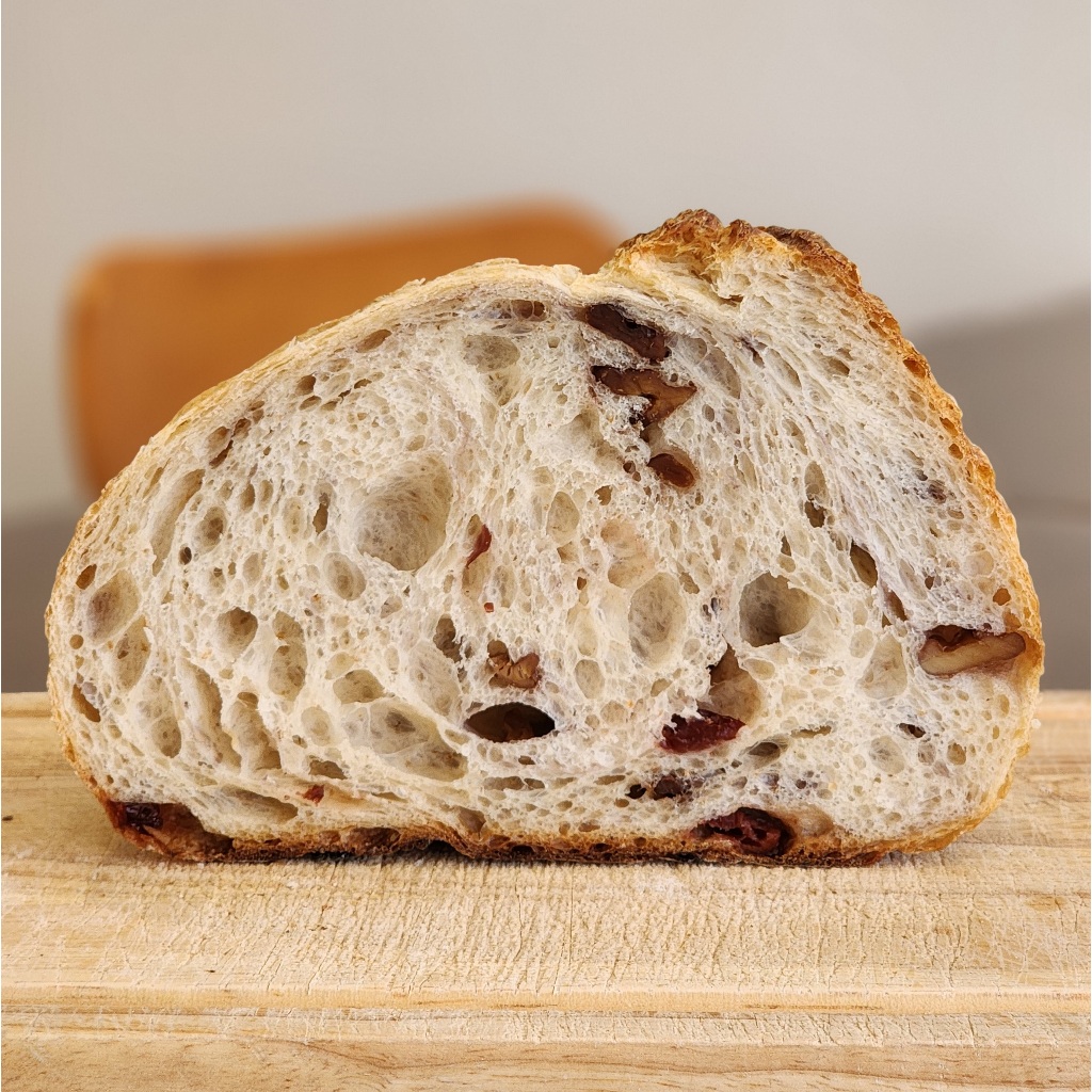 Cranberry Walnut Sourdough - ขนมปังซาวร์โดแครนเบอร์รีและวอลนัท