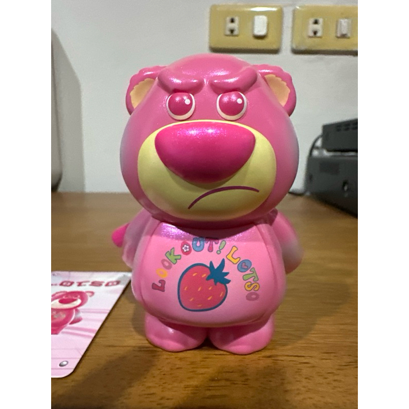 MINISO - กล่องสุ่ม Lotso Colorful Graffiti (มีการ์ด ไม่มีกล่อง)