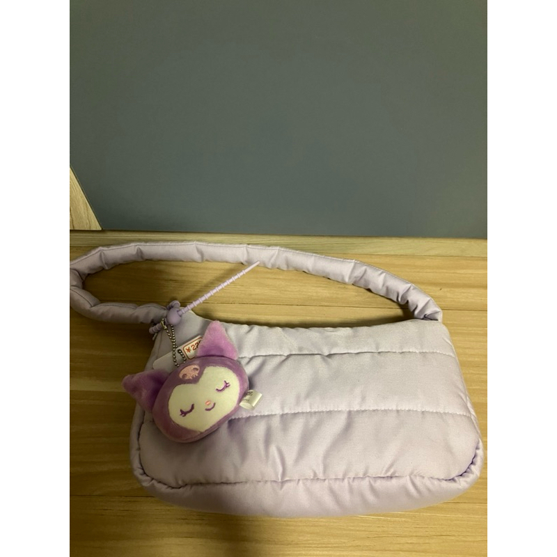 กระเป๋าสะพายข้าง carryme.official แถมที่ห้อยกระเป๋าคุโรมิแท้ 100%