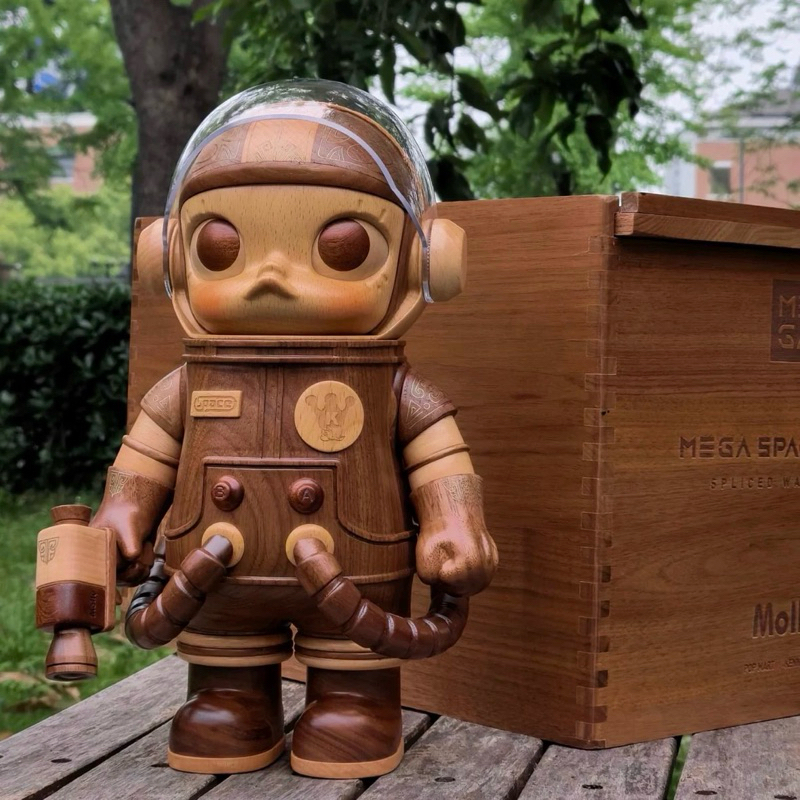 (แท้ 100%) POPMART MEGA MOLLY400% GRAND Huang Wangwang Hidden Gold Unmarked Woodcarving Wood