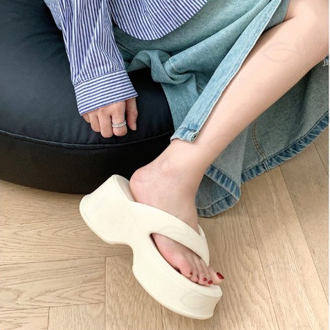 รองเท้าแตะหูคีบ พื้นสูง เสริมส้น Y-77 ทรงสวยเท้าเล็กเท้าเรียว สีพื้น น้ำหนักเบา  by lukmee716