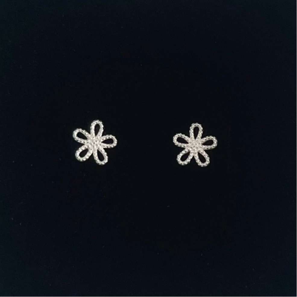 339-littlegirl gifts-Hollow Flower Ear Bone Piercing silver s999 จิวต่างหู