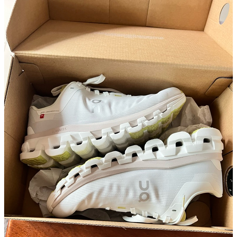 On Cloudflow4 สี White/Sand /// Size :: US6 UK4 JP23 EU37