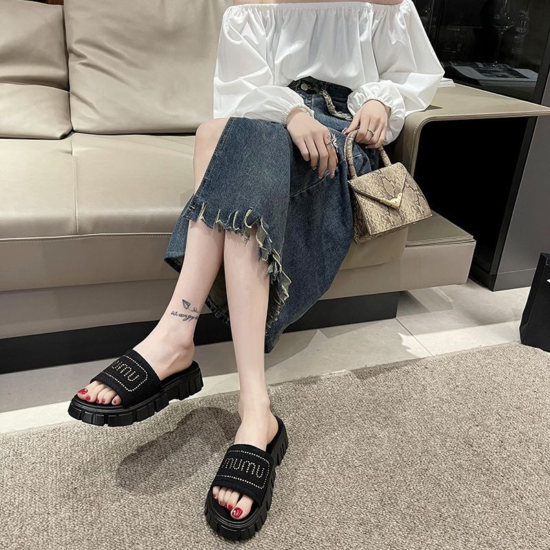 Walkon ใหม่ล่าสุด รองเท้าแตะแบบสวมผู้หญิง ประดับเพชรติดโลโก้สวยงาม เกาหลีมากแม่ ใส่แล้วเรียบโก้ แมทช์ได้กับทุกลุค มีให้เ