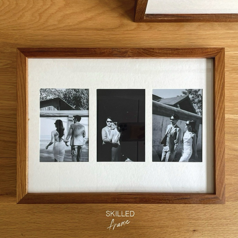 กรอบรูปใส่รูป 3 ช่อง ขนาด กรอบ 30x40cm ทำจากไม้สัก - ไม้โอ๊ค แท้ 100%
