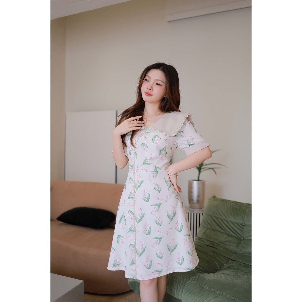 J409 ชุดเดรสสีครีม (คอปกแต่งลูกไม้แต่งขอบแขน)