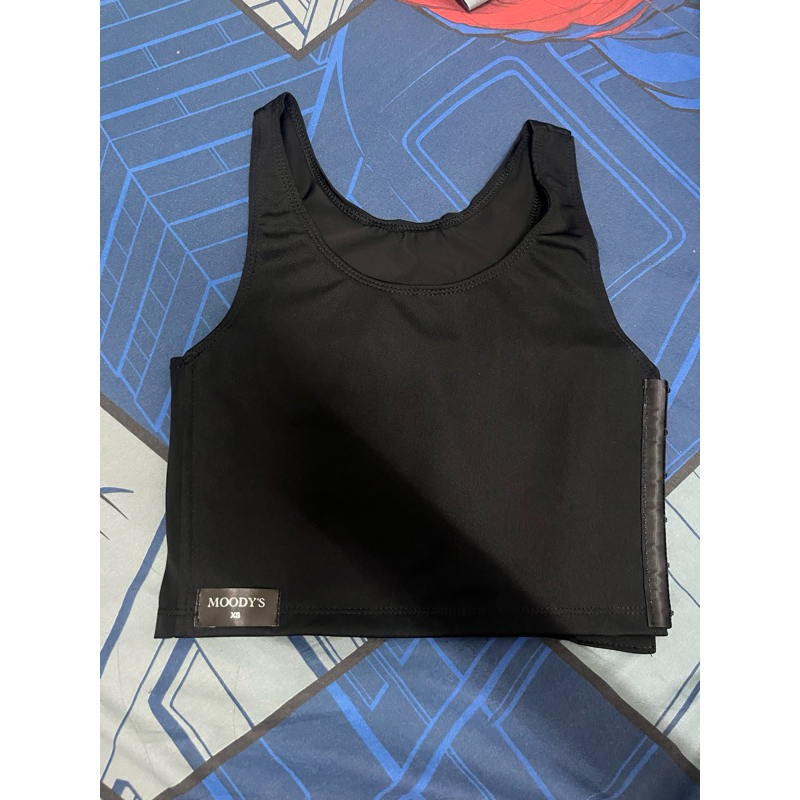 เสื้อกล้ามทอม moody’s