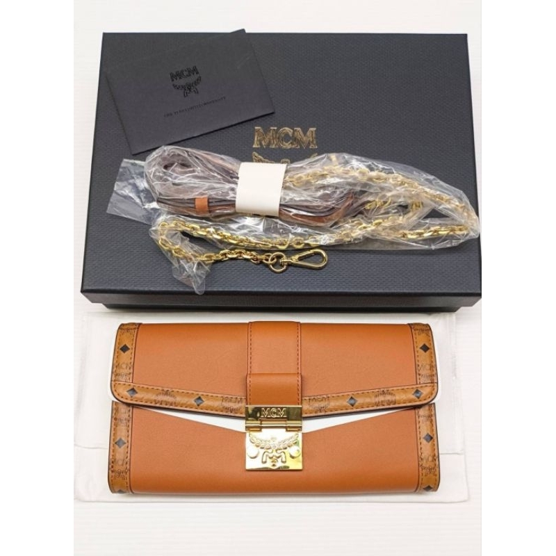 💥กระเป๋าสตางค์ใบยาว  รุ่นใหม่ล่าสุด New#MCM Chain Wallet 📌รอเช็คสต๊อก