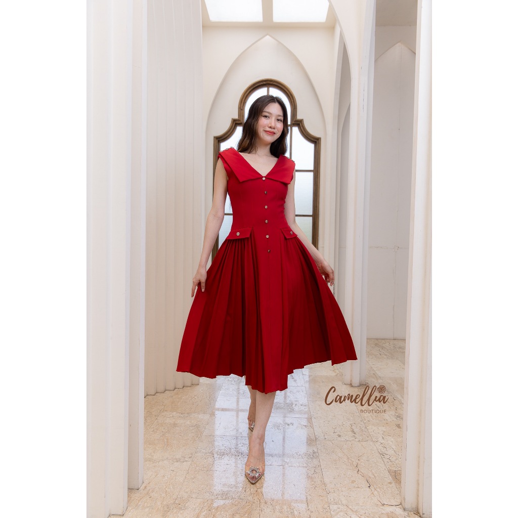 The Camellia(เดอะ คามิลเลีย) ชุดเดรส คอวีกระดุมทอง
