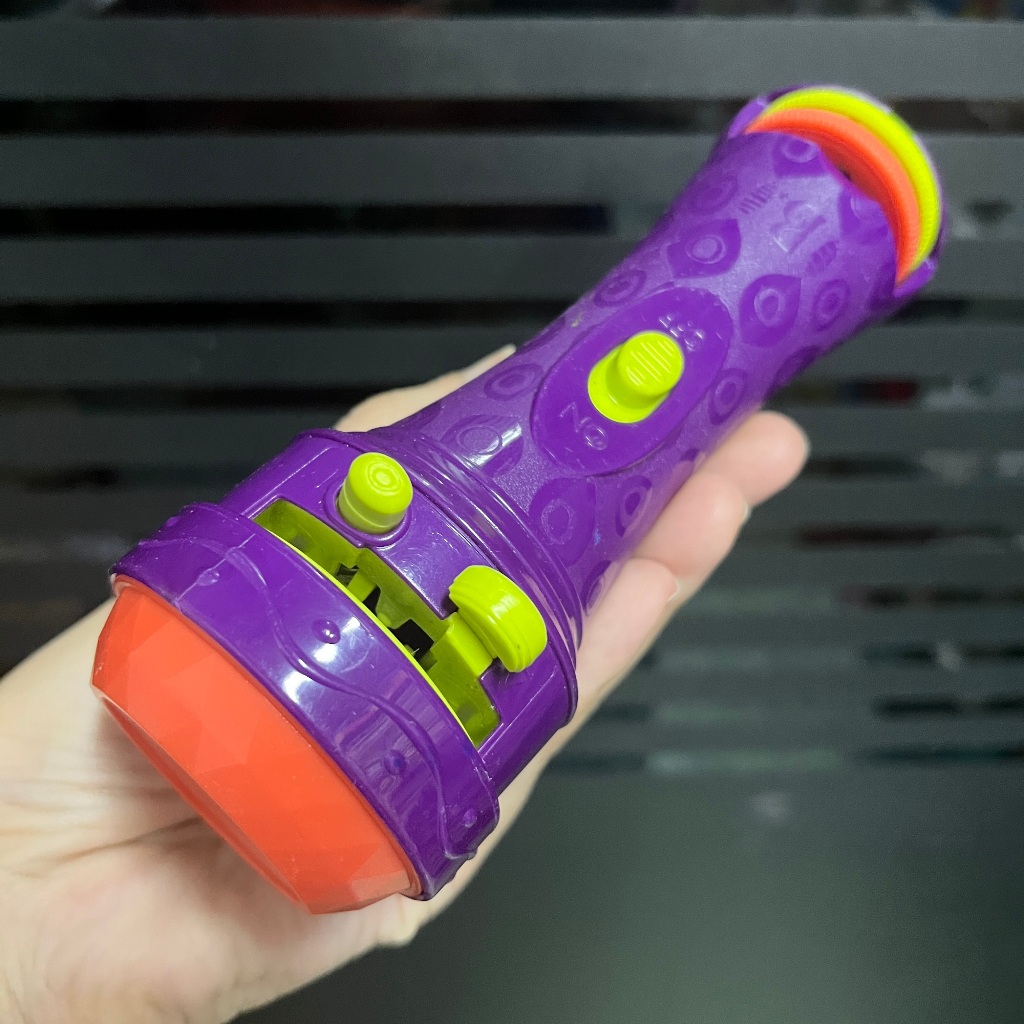 B. toys Children’s Projector Flashlight with Image Reels ไฟฉาย โปรเจคเตอร์ **มือสอง**