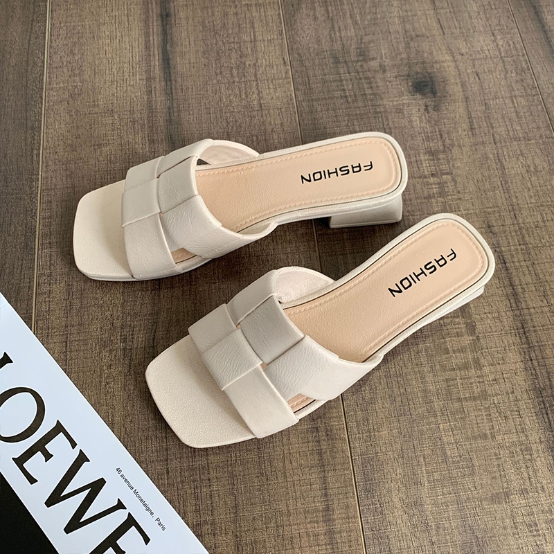 QKshop ราคาปังมาก รองเท้าแบบสวมแฟชั่น ดีเทลแต่งสายแบบเก๋ๆ สวมใส่สบายดีไซน์ทันสมัย สีสวยแมทช์ง่าย ใสกับชุดไหนก็เริสนะคุณ