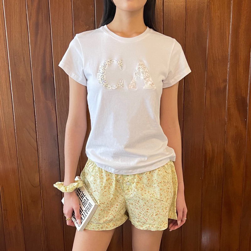 CASUAL NOT USUAL | Embroidered Logo tee เสื้อยืดลายโลโก้