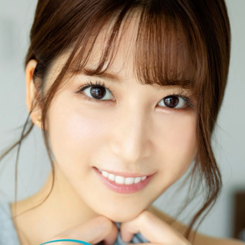 Riri Nanatsumori 1st Photobook [Riripi]