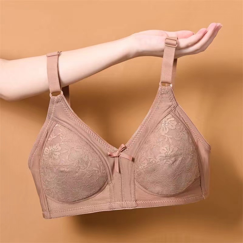 เสื้อในคนแก่ ลายลูกไม้  (B100) (คัพC)มี 3 ตะขอ ใส่สบาย ของส่งจากกรุงเทพ Lady Clo